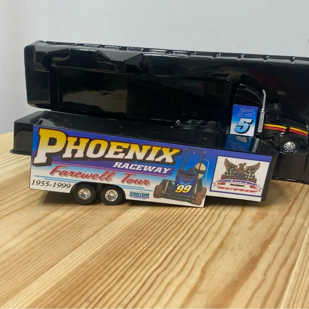 Racing Champions Phoenix Raceway 1993 NASCAR Racing Team Transporter 1:64
